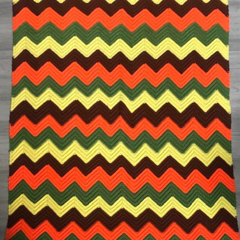 MID-MOD GRANNY THROW BRIGHT CHEVRON ZIG-ZAG STRIPES CROCHETED AFGHAN- 42x67